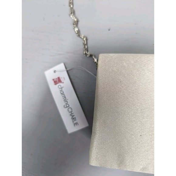 Charming Charlie‎ Cream Quilted Purse Clutch Wristlet Silver Chain Shoulder New - Picture 4 of 9